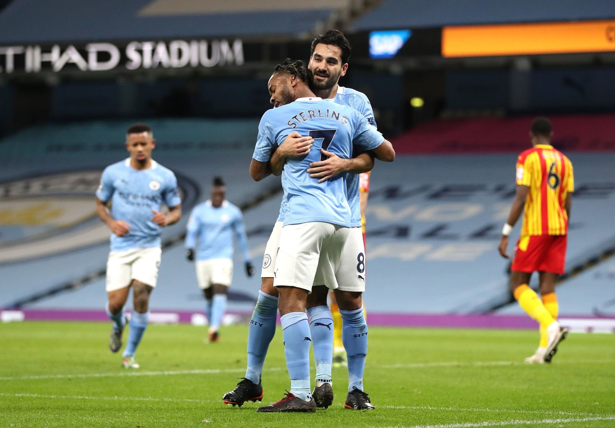 全力以赴应 全力以赴应